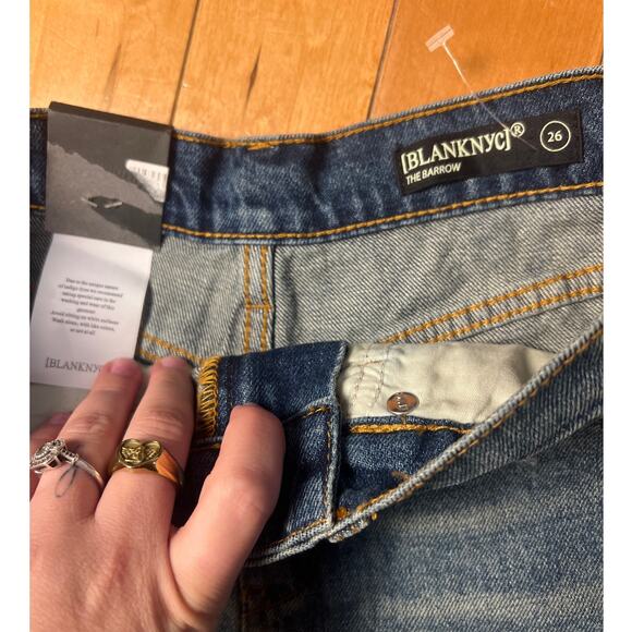 NWT Blank NYC The Barrow Vintage High Rise Cut Off Shorts Size 26 - Picture 3 of 3